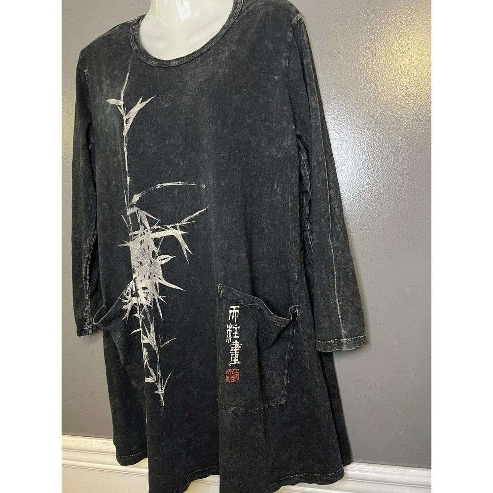Jess & Jane Tunic Top Womens Large Black Bamboo Graphic Pockets Long Sleeve USA - Picture 7 of 12